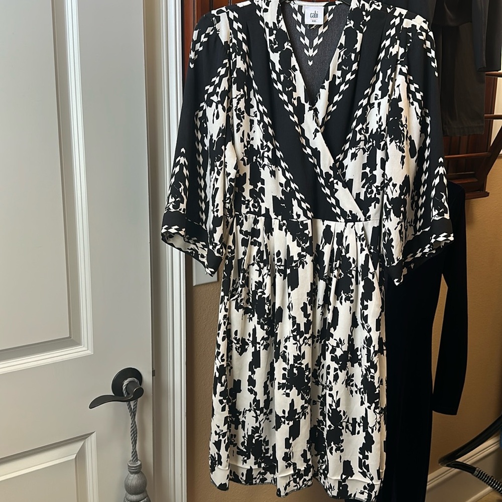 Women’s Cabi Dress Size XXS Black and White Pattern